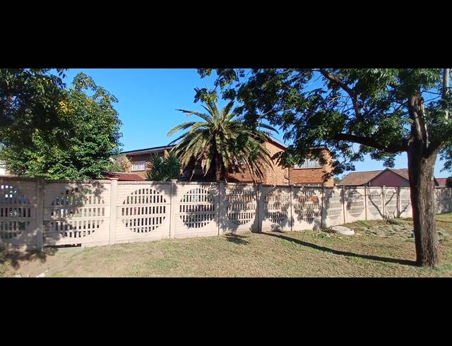 2 BEDROOM FLAT FOR SALE IN VEREENIGING CENTRAL